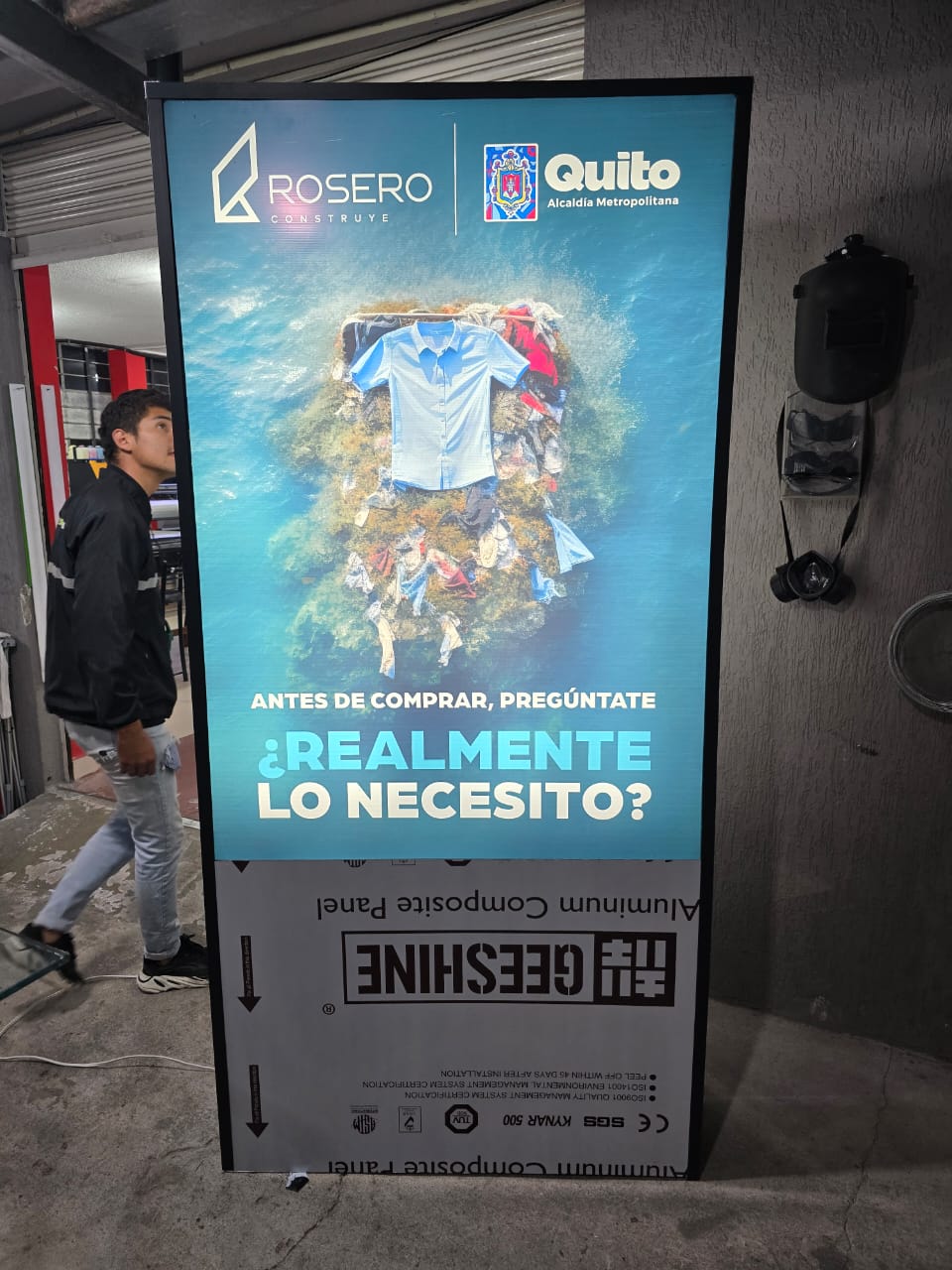 Panel publicitario impreso para campaña institucional en Quito - Ilustrarte EC