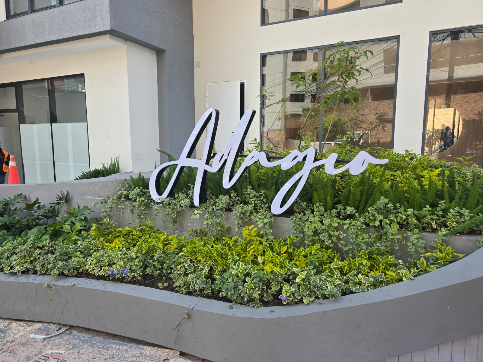 Letras 3D para fachada con iluminación LED en Quito - Ilustrarte EC